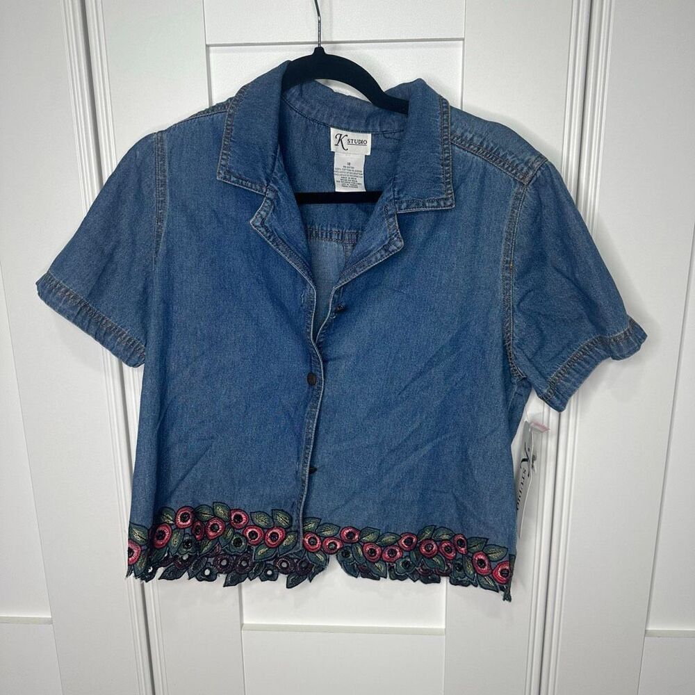 NWT Denim cropped short sleeve jacket with floral appliqué Size 10. K Studio (F1